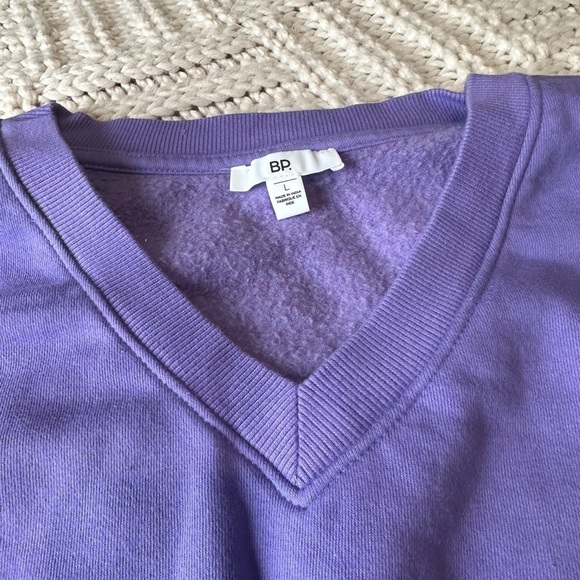BP By Nordstrom Crop V Neck Sweatshirt in Purple Dahlia NWT Size Large - Picture 3 of 5